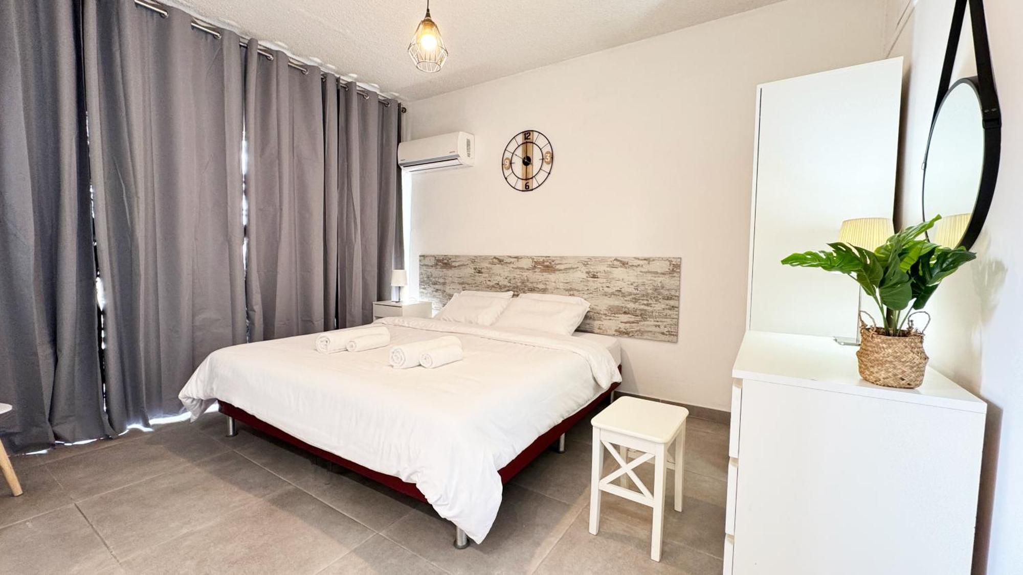 Seaside Makenzie- 50m To Daire Larnaca